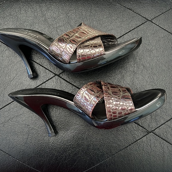 DONALD J PLINER Heels - Picture 5 of 6